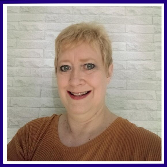 Meet your Posher, Johnna Jo - Picture 1 of 15